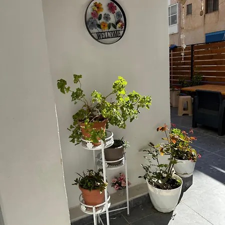 Helen * Sarandë